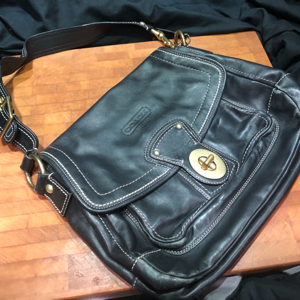 COACH Vintage Black Leather Shoulder Bag